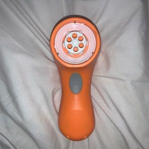 Clarisonic Mia Facial Cleansing Brush and charger